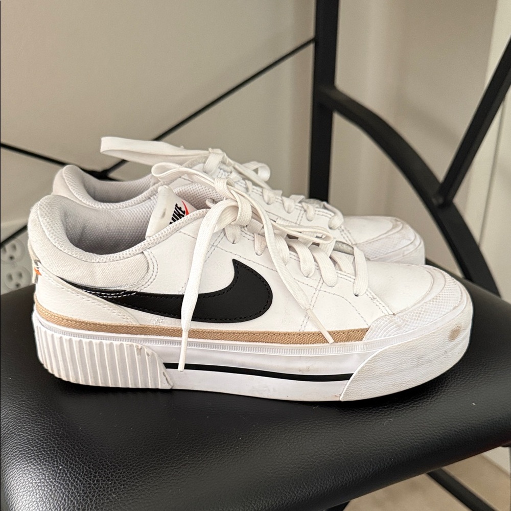 Nike Women's Court Legacy Lift Shoes size 6
